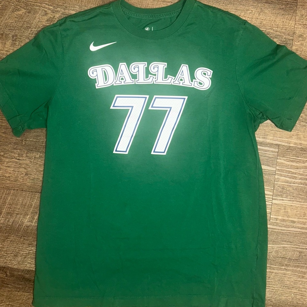 (SOLD)Nike Men's Luka Doncic Dallas Mavericks Classic Edition T-Shirt Size Large